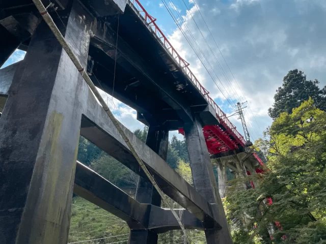 写真：御岳登山鉄道（ケーブルカー）の橋脚