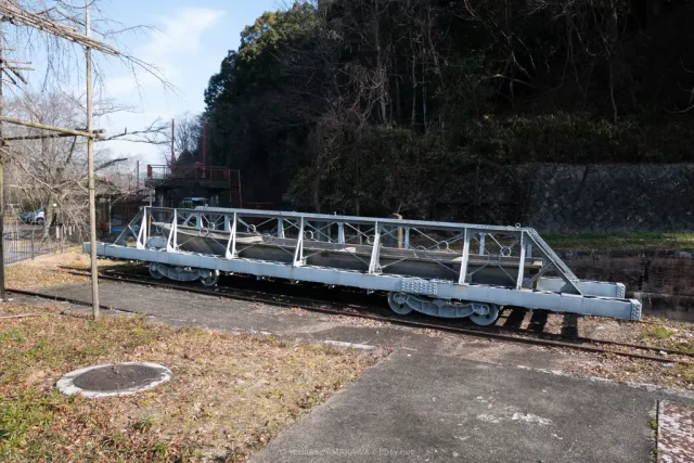 写真：インクライン運転に使われた車両と船舶の実物再現